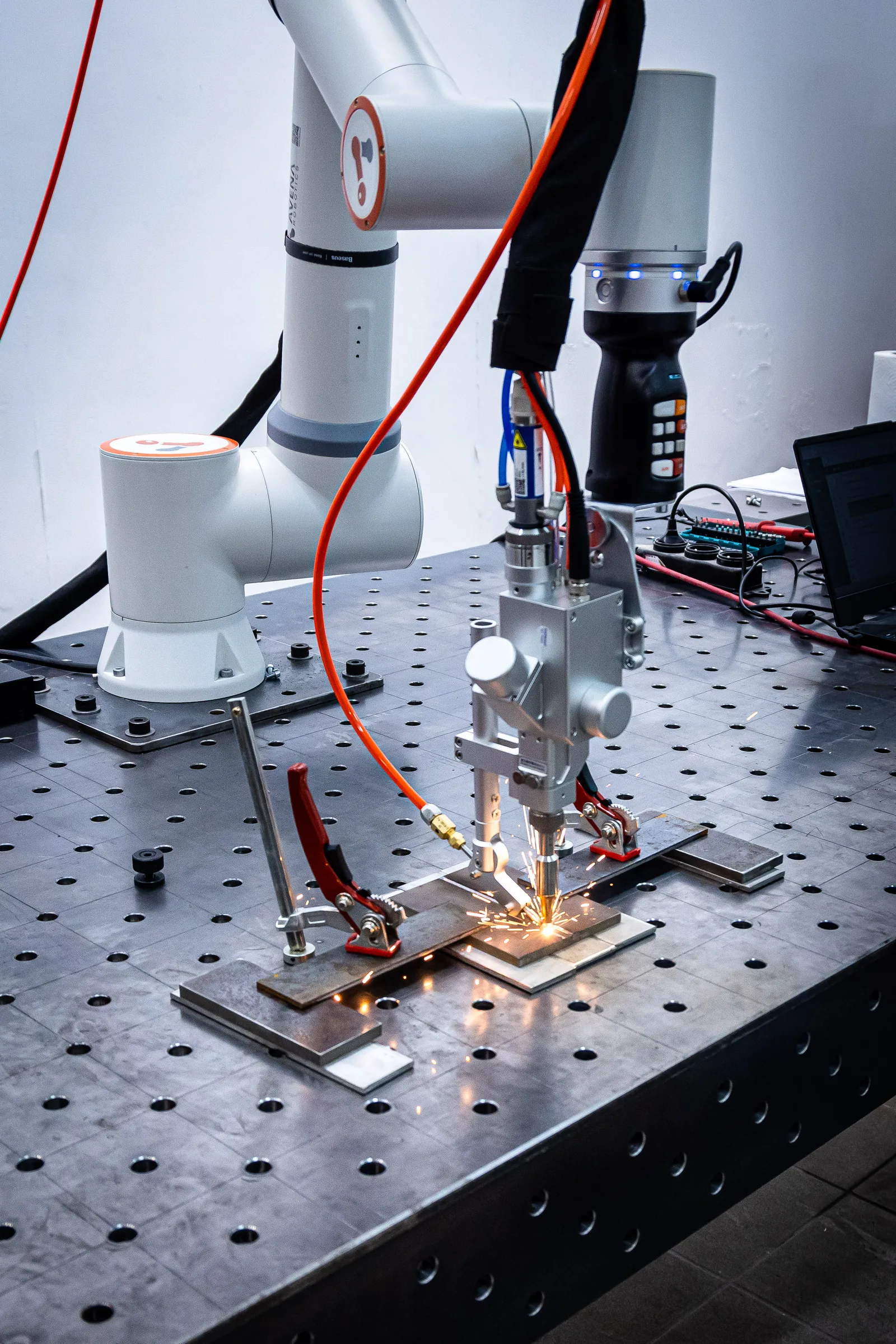 Laser welding with an FR cobot